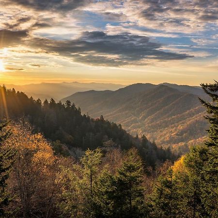 Great Expectations, 3 Bedrooms, Fireplace, Pool Table, Hot Tub, Sleeps 10 Gatlinburg Εξωτερικό φωτογραφία